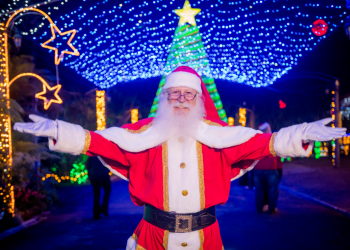 Papai Noel troca o Polo Norte por Curitiba e monta casa mágica no Umbará