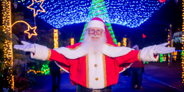 Papai Noel troca o Polo Norte por Curitiba e monta casa mágica no Umbará