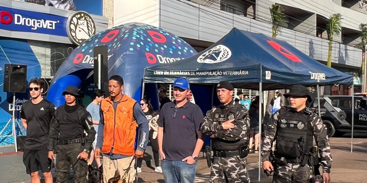 1ª Cãominhada do 6º BPM arrecada 1,5 tonelada de ração