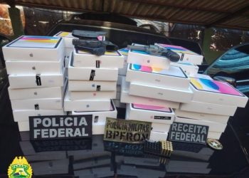 BPFRON e Polícia Federal apreendem armas e eletrônicos em Foz do Iguaçu