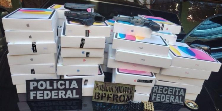 BPFRON e Polícia Federal apreendem armas e eletrônicos em Foz do Iguaçu