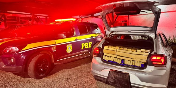 PRF apreende mais de 400 quilos de maconha em em São Miguel do Iguaçu (PR)