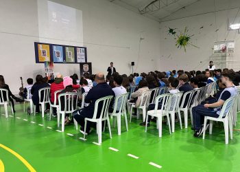 Polícia Civil realiza palestra em combate ao bullying e cyberbullying em colégio de Curitiba