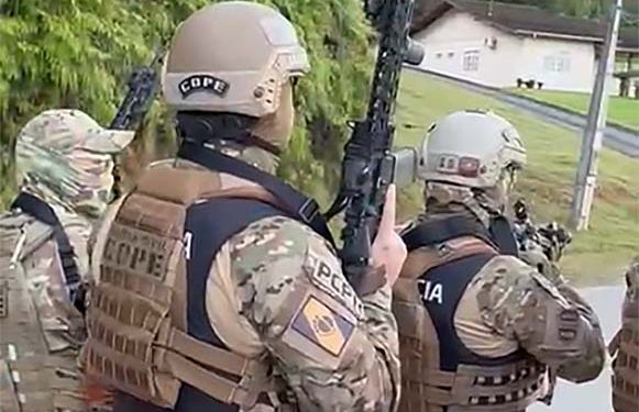 PCPR e PCSC prendem suspeito de ser o mentor de tentativa de roubo a banco na RMC