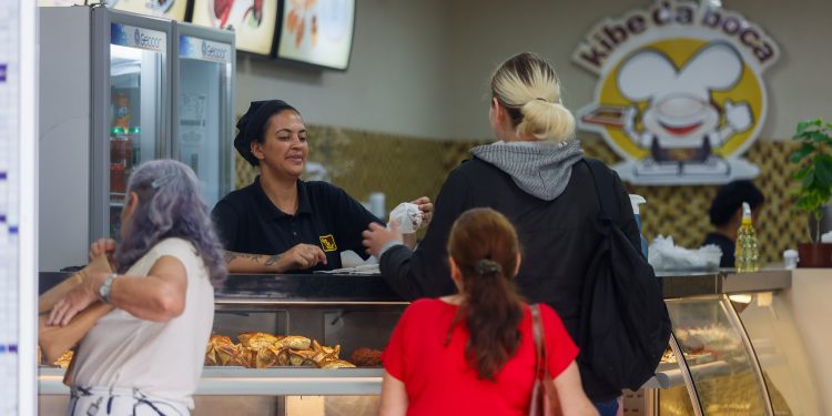 Paraná moderniza protocolos e tempo de abertura de empresas chega a 7 horas em setembro