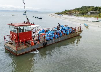 Mutirão de Limpeza das Praias da Ilha do Mel recolhe quase 11 toneladas de resíduos