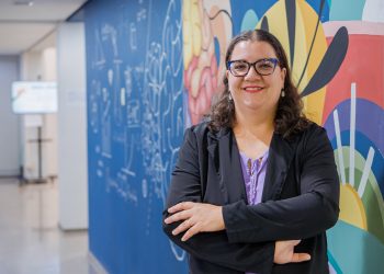 Professora da rede estadual concorre a vaga na final do concurso de livros do TikTok