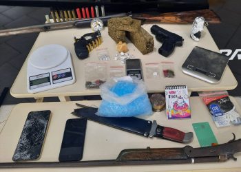 PCPR prende dois homens e apreende armas e drogas