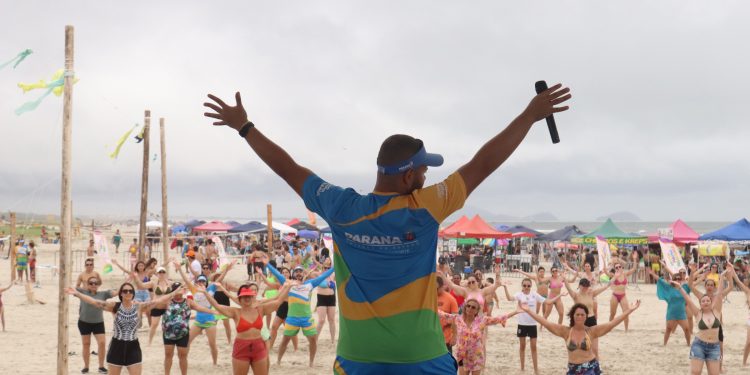 Interessados em trabalhar no Verão Maior Paraná têm até o dia 29 de outubro para se inscrever