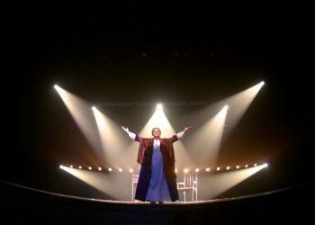 Fenômeno de público e crítica, peça “Helena Blavatsky, A Voz do Silêncio” entra em cartaz neste fim de semana em Curitiba