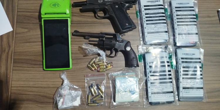 PCPR e PMPR prendem cinco pessoas e apreendem armas, drogas e dinheiro