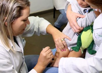 Saúde distribui 12 mil doses da vacina contra Covid-19 para crianças de 6 meses a 4 anos