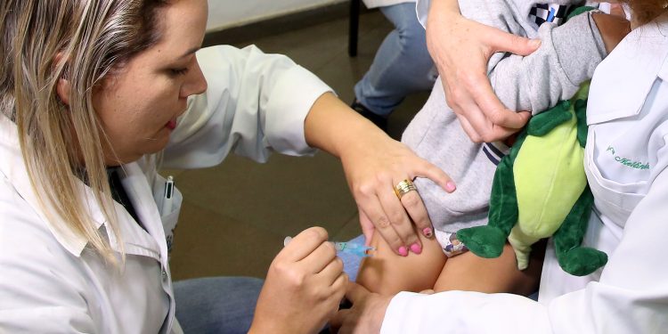 Saúde distribui 12 mil doses da vacina contra Covid-19 para crianças de 6 meses a 4 anos