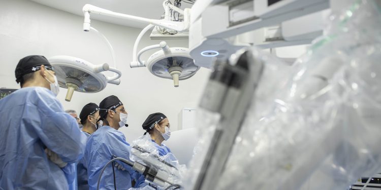 Guinness confirma recorde de telecirurgia de maior distância do mundo para o Paraná