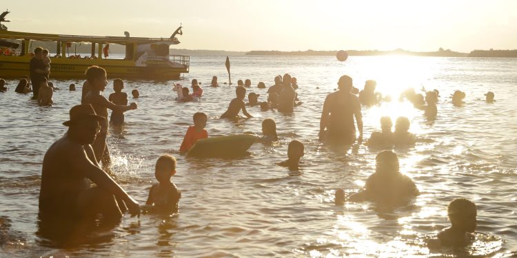 Após 2ª temperatura mais alta do ano e recordes de calor, Paraná terá nova frente fria