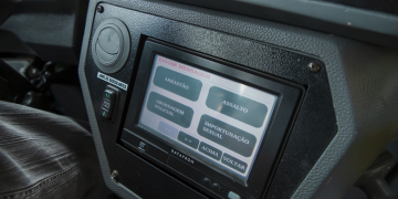 Frota de ônibus de Curitiba tem botão para denunciar assédio sexual e alertar a Guarda Municipal