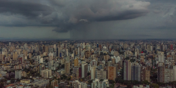 Curitiba tem alerta de tempestades para o fim de semana