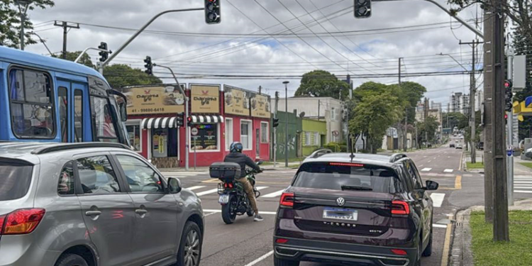 Atenção, motorista! Novo semáforo entra em funcionamento no Rebouças