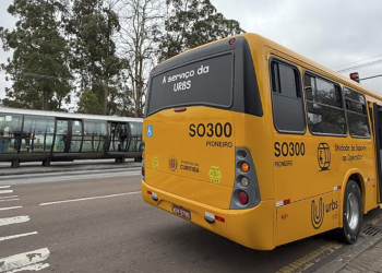 Urbs implanta ônibus itinerante com sanitários para atender trabalhadores das estações-tubo de Curitiba