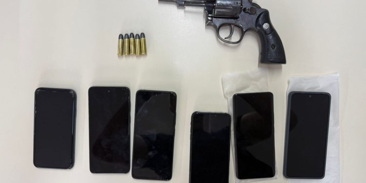 PCPR prende casal em flagrante por comércio ilegal de arma de fogo