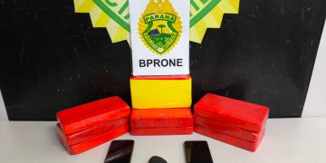 RONE apreende 9,5 quilos de cocaína e prende dois homens no Xaxim; um deles tinha mandados por homicídio e tráfico