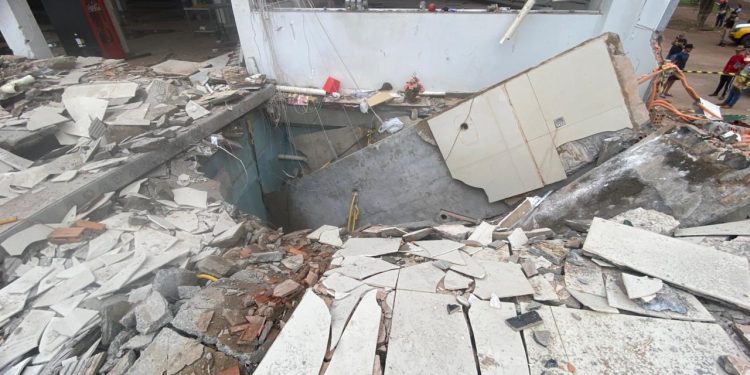 Desabamento de laje durante demolição deixa seis trabalhadores feridos em supermercado de Rio Bonito do Iguaçu