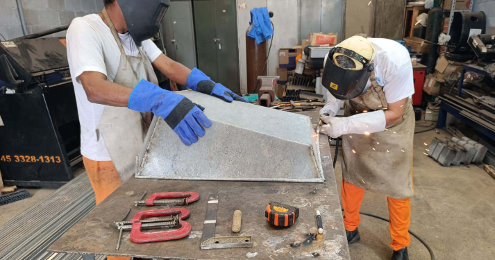 Presos de Piraquara produzem carrinhos de mão para auxiliar reconstrução de Rio Bonito do Iguaçu