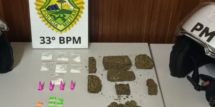 Pelotão Motos encontra drogas escondidas na Trajano Reis