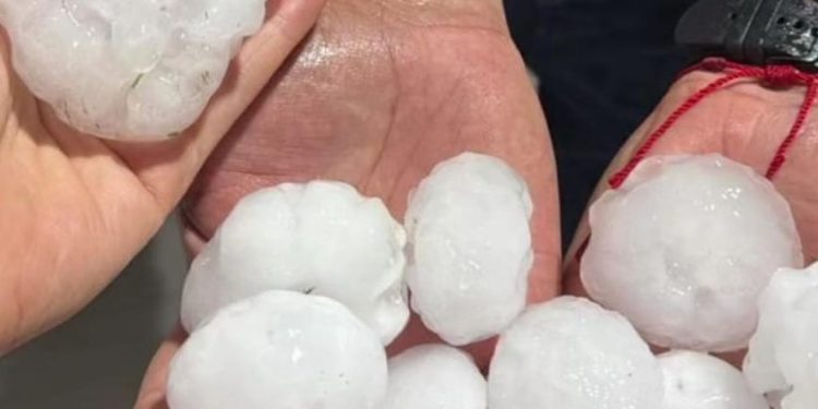 Granizo de até 100 gramas e ventos de quase 100 km/h atingem o Paraná; Defesa Civil mobiliza ajuda humanitária