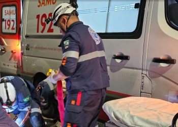 Criminosos abrem fogo em festa e atingem homem, mulher e criança de 2 anos em Curitiba