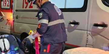 Criminosos abrem fogo em festa e atingem homem, mulher e criança de 2 anos em Curitiba