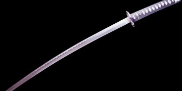 Homem é preso após golpear vizinho com espada em Curitiba