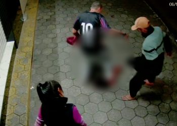 Homem em situação de rua é linchado na região metropolitana de Curitiba; câmera registrou a selvageria