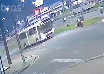 Motoboy de 26 anos morre em colisão frontal com ônibus em Araucária