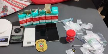Polícia Civil apreende drogas, celulares e prende mulher em operação contra esquema de venda de cetamina