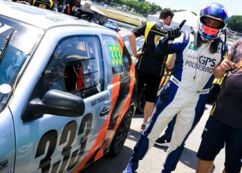 Piloto automobilístico morre após carro capotar e pegar fogo no Paraná