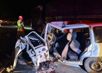 Colisão frontal deixa três pessoas gravemente feridas na BR-277