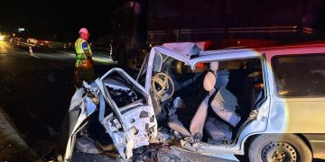 Colisão frontal deixa três pessoas gravemente feridas na BR-277