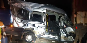 Engavetamento e atropelamento deixa quatro pessoas feridas na BR-376