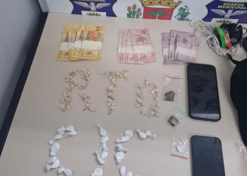 Guarda Municipal flagra dupla com mais de 100 pedras de crack e porções de cocaína na CIC