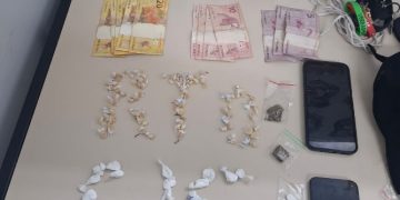 Guarda Municipal flagra dupla com mais de 100 pedras de crack e porções de cocaína na CIC