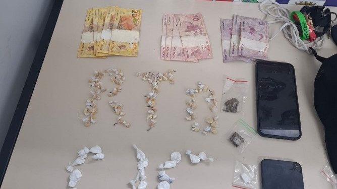 Guarda Municipal flagra dupla com mais de 100 pedras de crack e porções de cocaína na CIC