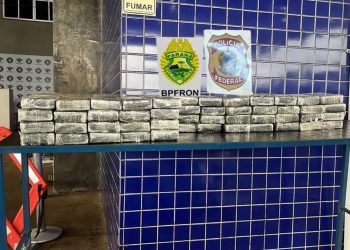BPFRON e Polícia Federal apreendem 73,7 kg de cocaína em fundo falso de Audi