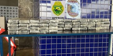 BPFRON e Polícia Federal apreendem 73,7 kg de cocaína em fundo falso de Audi