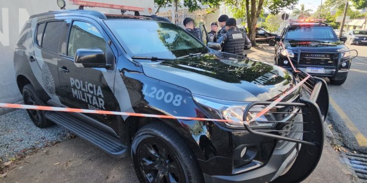 Loja recém alugada em São José dos Pinhais é alvo de operação; um é neutralizado e outro é detido pela RONE