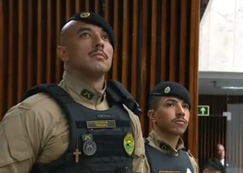 Soldados do 13º Batalhão recebem Menção Honrosa na Assembleia Legislativa após salvarem bebê exposto a cenário de drogas em Curitiba