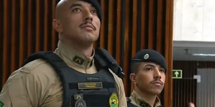 Soldados do 13º Batalhão recebem Menção Honrosa na Assembleia Legislativa após salvarem bebê exposto a cenário de drogas em Curitiba