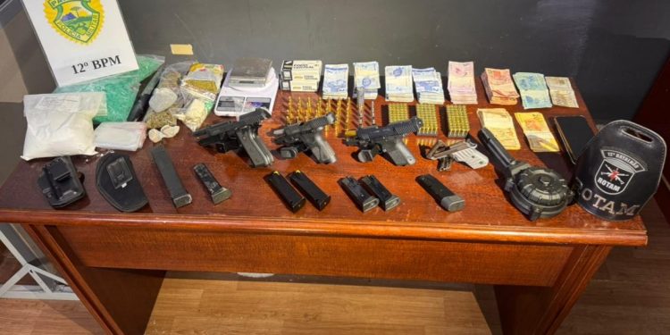 Apreensão de armas, drogas e explosivo durante ação da PM