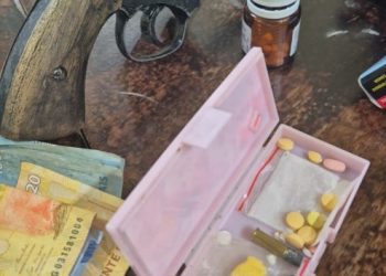 Porte ilegal de arma e tráfico: homem é preso com revólver e ecstasy na Pista do Gaúcho