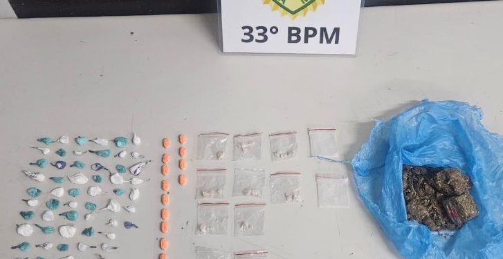 Casal é detido por tráfico de drogas na Trajano Reis durante ação do Pelotão de Motos do 33º BPM